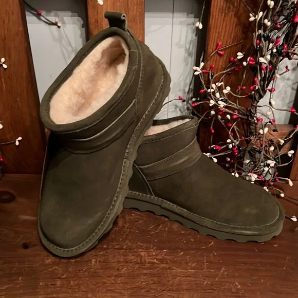 NWT Bear Paw ankle booties Olive sz 8M 😍😍 - Picture 1 of 5